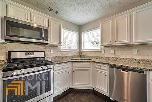 3rd image of 34 Belmont Park Dr