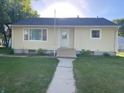 910 27th St N, Fargo, ND, 58102