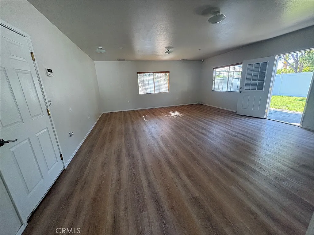 1 bed, 800 sqft, $2,200 — Photo 3
