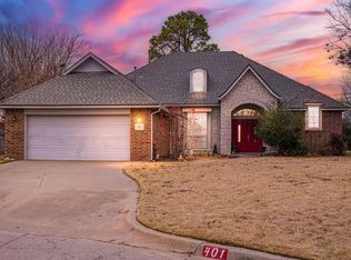 401 NE 20th St, Moore, OK 73160