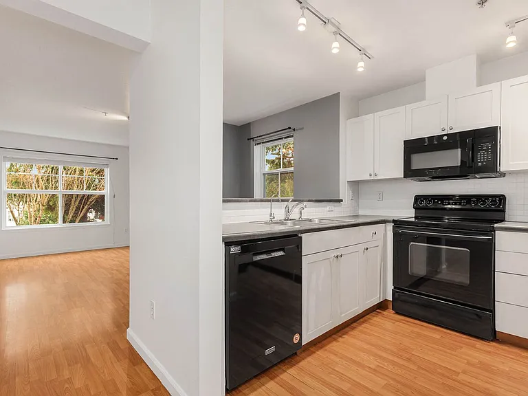 23420 SE Black Nugget Rd #F104 — Photo 6