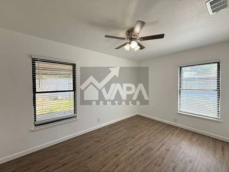 943 Weizmann St — Photo 16