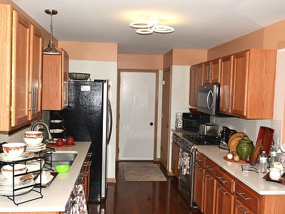 3rd image of 21532 Cormorant St