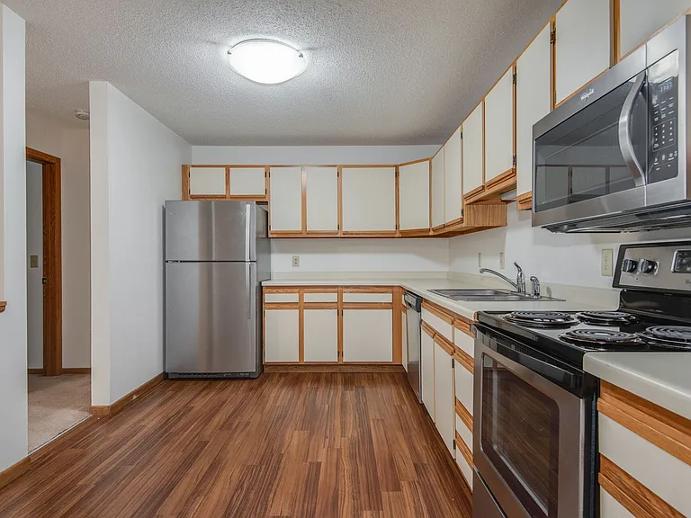 Vernon Oaks Apartments — Photo 16
