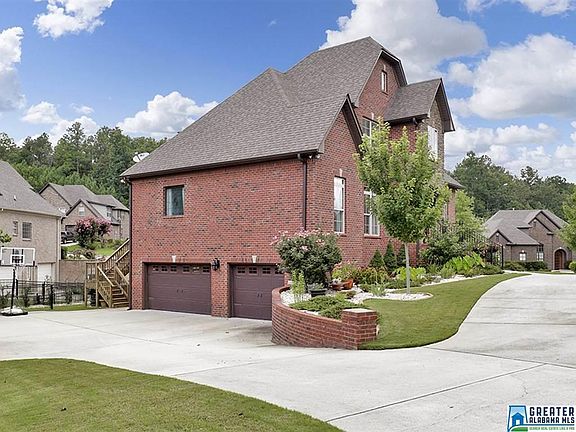 3rd image of 157 Lauchlin Ln