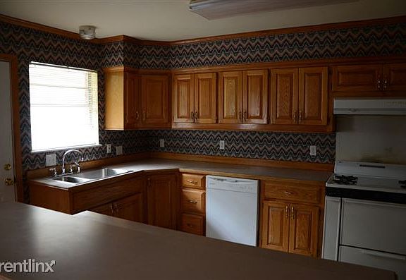 4th image of 716 Augustine Dr