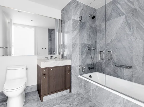 10 Riverside Boulevard image 12 of 31