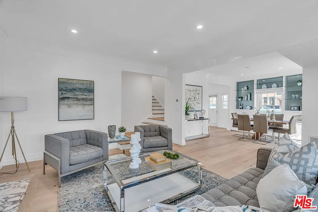 2 bed, 2.5 bath, 1500 sqft, $8,999 — Photo 2