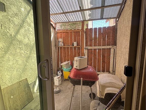 3rd image of 13851 Los Angeles St APT B