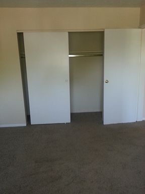 4th image of 2345 Beechmont Ave APT 26