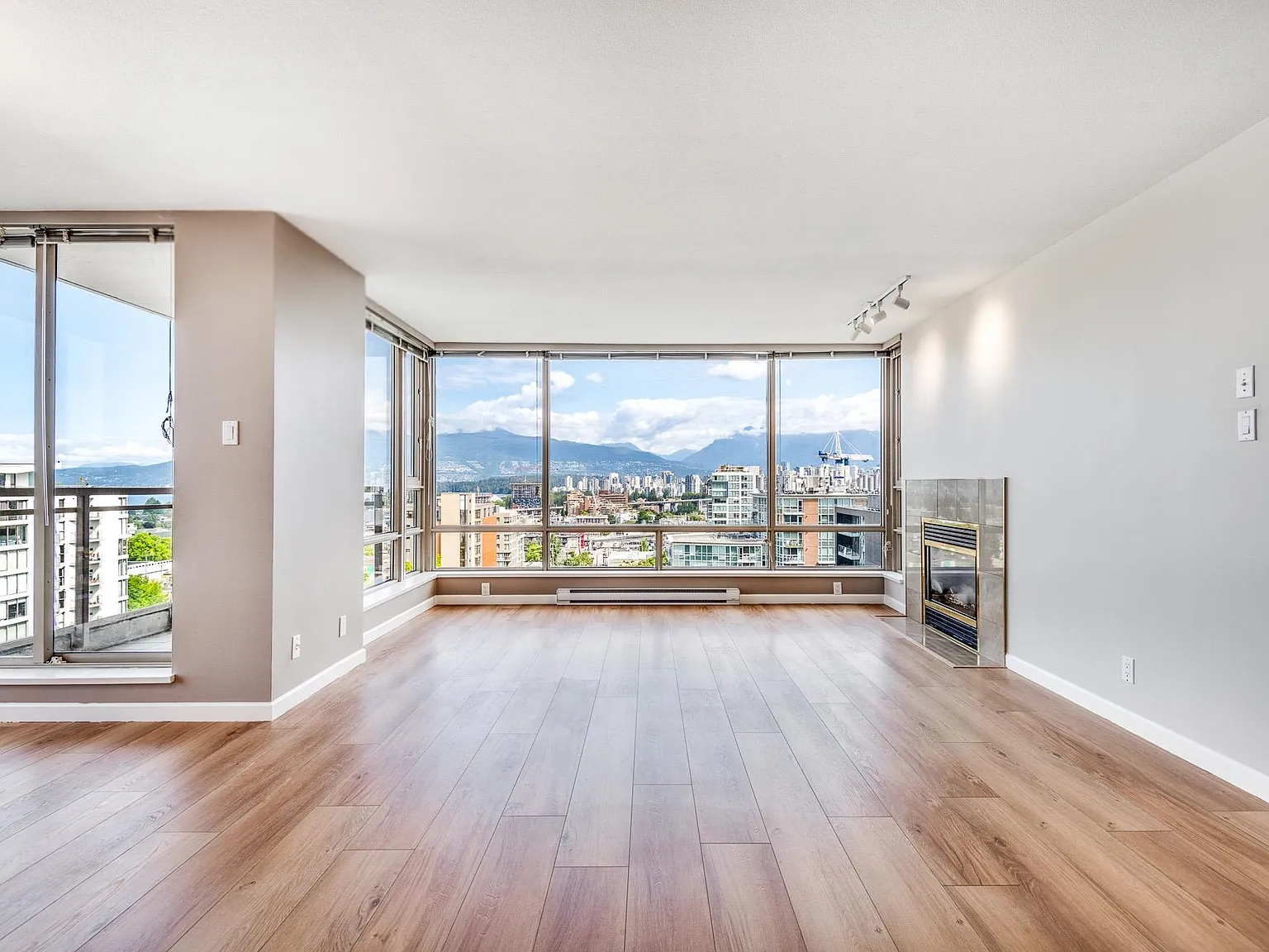 2 bed, 1367 sqft, $4,200 — Photo 2