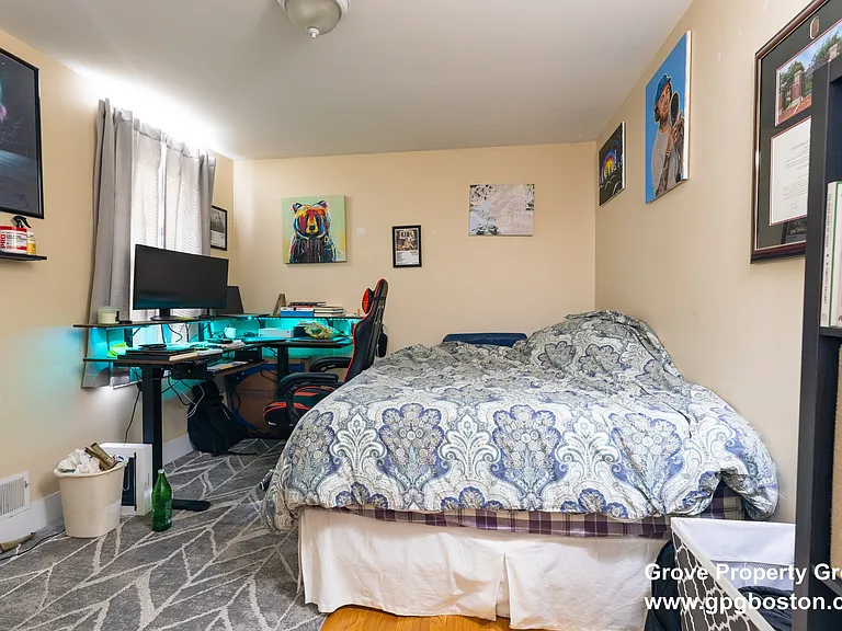 218 W 8th St #2 — Photo 3