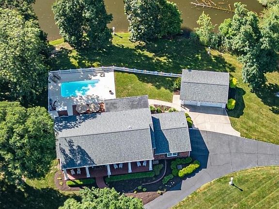 4th image of 616 Seville Dr
