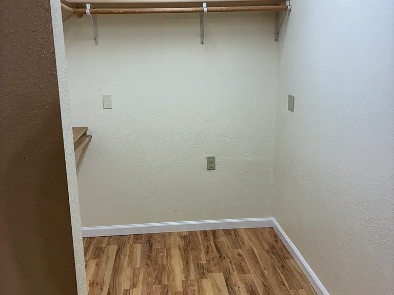 2104 Roosevelt Dr #7 — Photo 11
