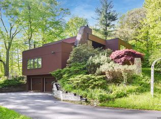 6 Lower Sage Hill Ln, Menands, NY 12204