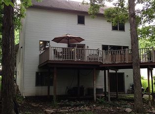1422 Colony Dr, Saline, MI 48176