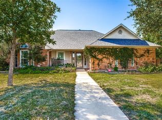 221 Dove Mdws, Krum, TX 76249