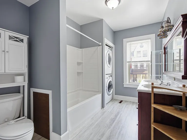 339 E Chestnut St — Photo 16
