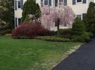 292 Old Farm Rd, Riverhead, NY 11901