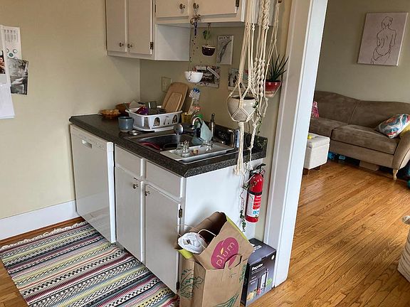4th image of 34 N Huron St APT 4