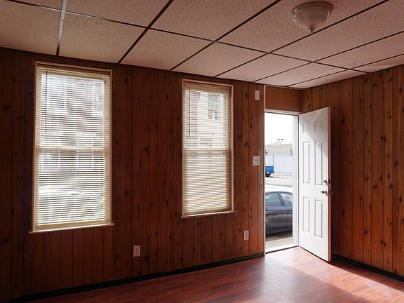 2nd image of 2851 Cantrell St