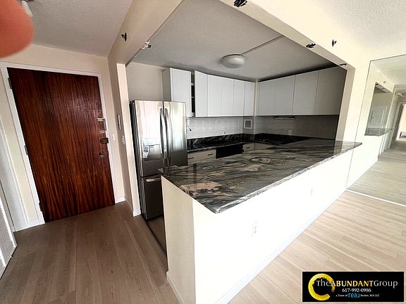 3rd image of 872 Massachusetts Ave #6-A