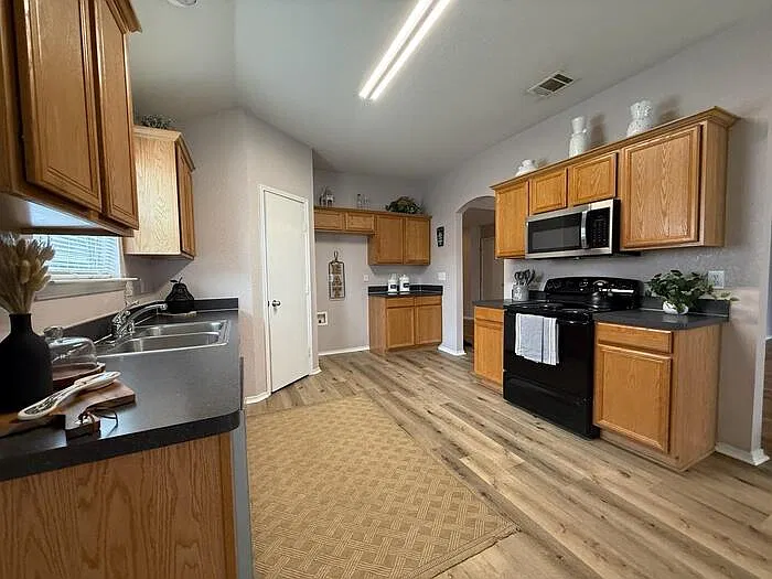 3 bed, 2.0 bath, $1,995 — Photo 3