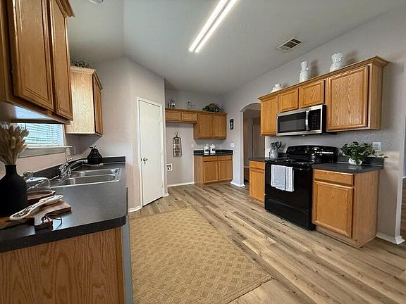 3rd image of 14129 Esperanza Dr