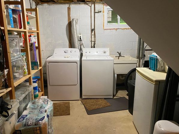 1116 Lakewood Dr SW, Vienna, VA 22180