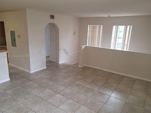 4th image of 1901 Belmont Ln #1901