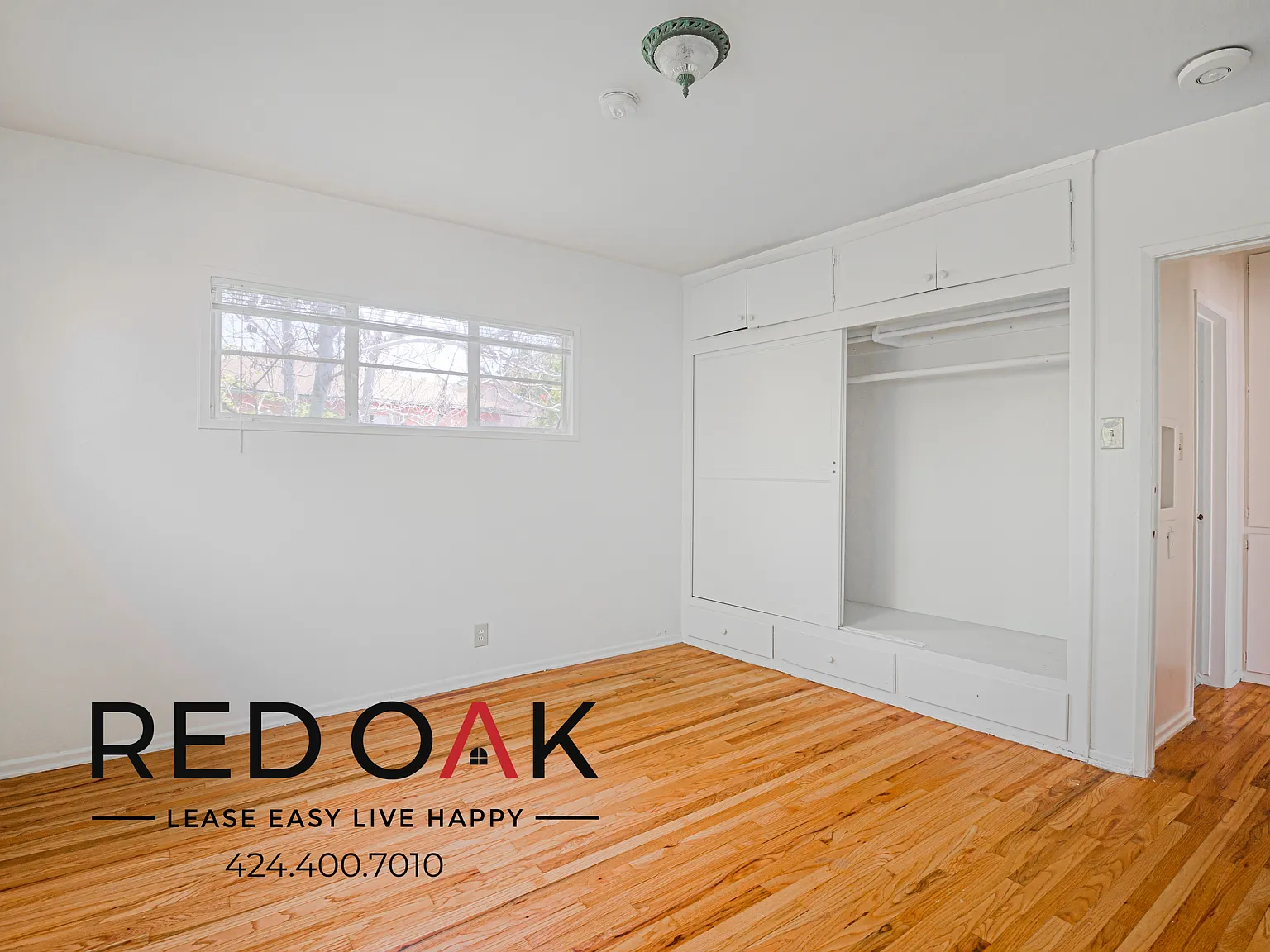 Sun-Drenched One Bedroom with Eat-In Kitchen, On-Site Laundry, and Available Parking ~ In Mid Wil... — Photo 3