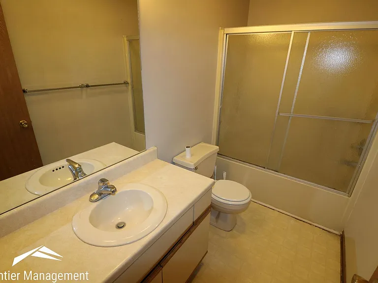 2528 Candlecrest Cir — Photo 11