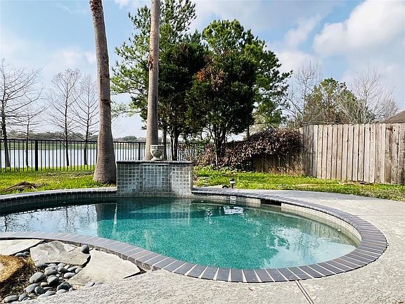 2nd image of 2806 Park Falls Dr