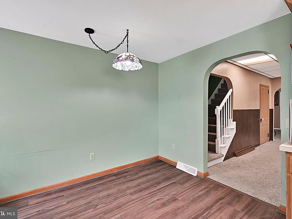 5th image of 207 E Hunter St