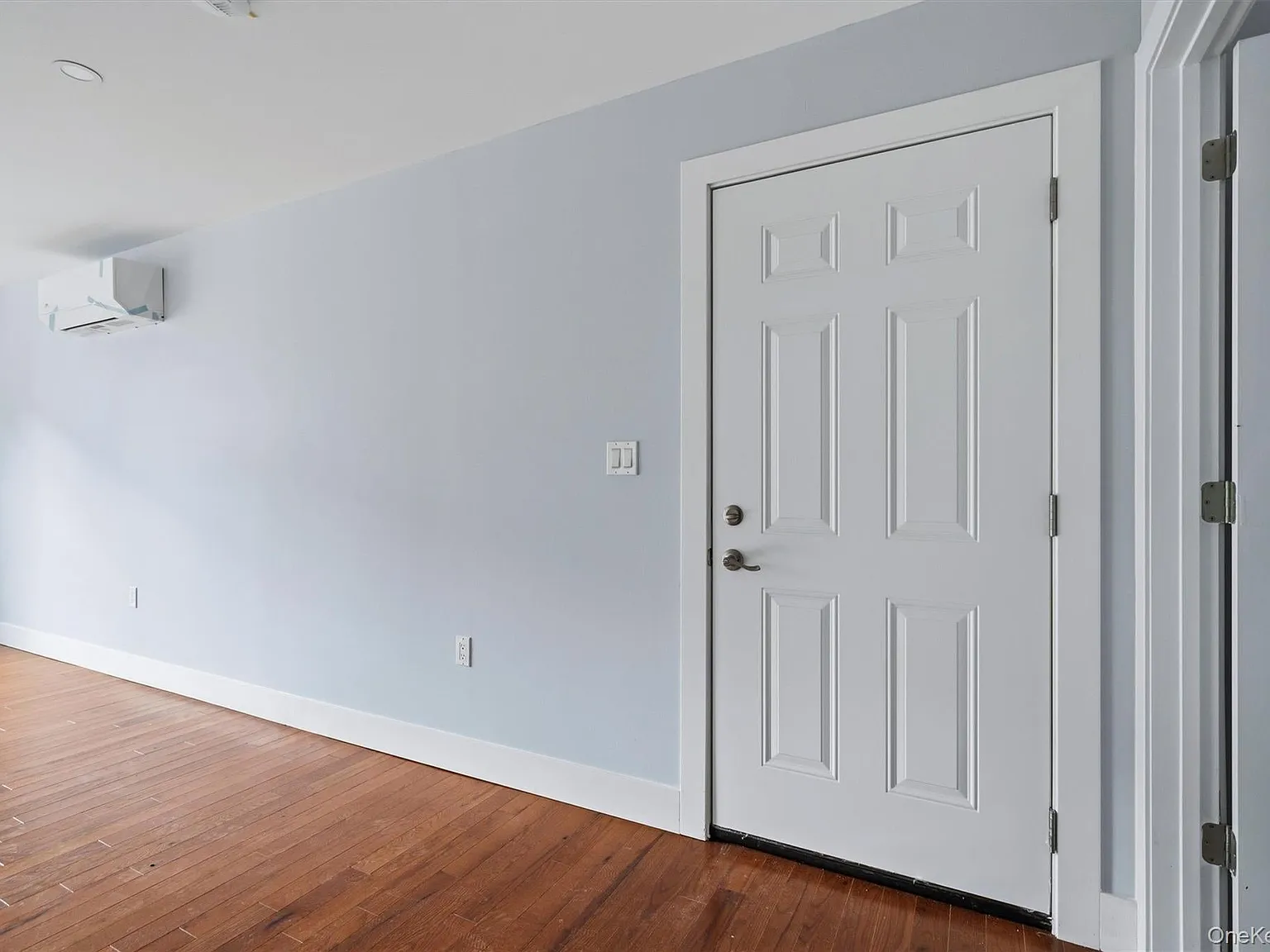 3 bed, 1.5 bath, 900 sqft, $2,900 — Photo 2