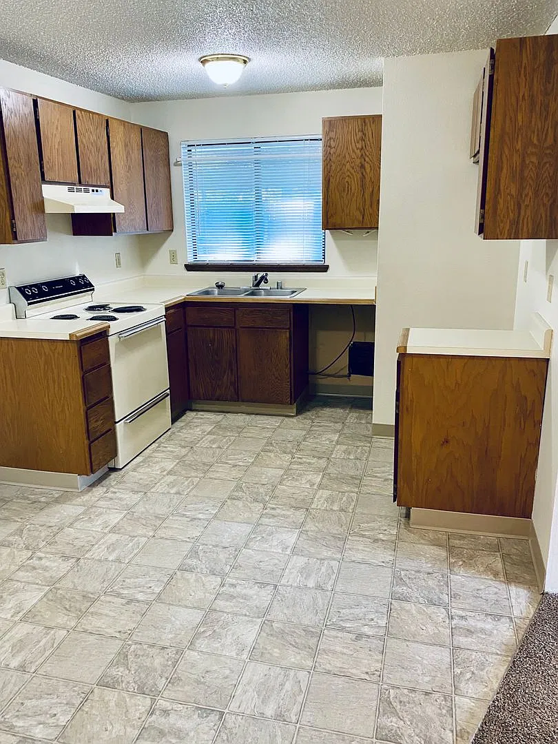 Fantastic Northside 1 Bedroom 1 Bath Mead School District Condo — Photo 4