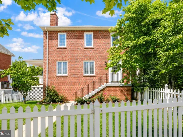 2012 S Glebe Rd, Arlington, VA 22204