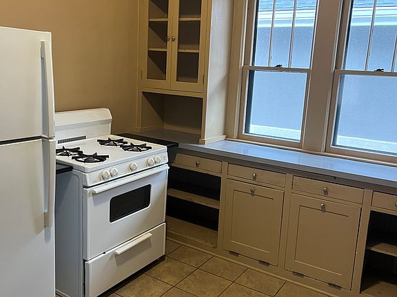 4th image of 1127 Lincoln Ave Unit 2