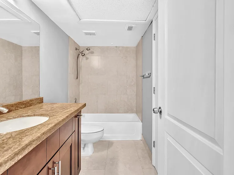2881 N Oakland Forest Dr #105 — Photo 37
