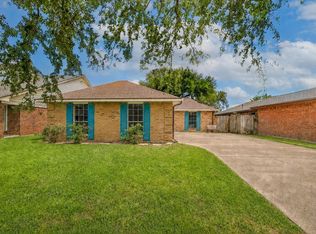 925 S 6th St, La Porte, TX 77571