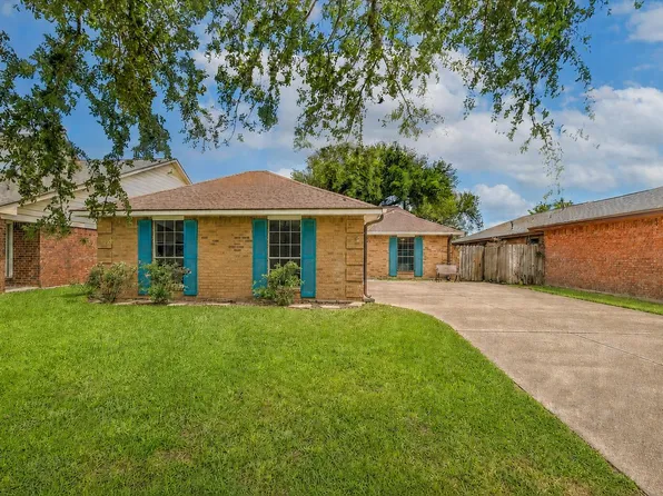925 S 6th St, La Porte, TX 77571