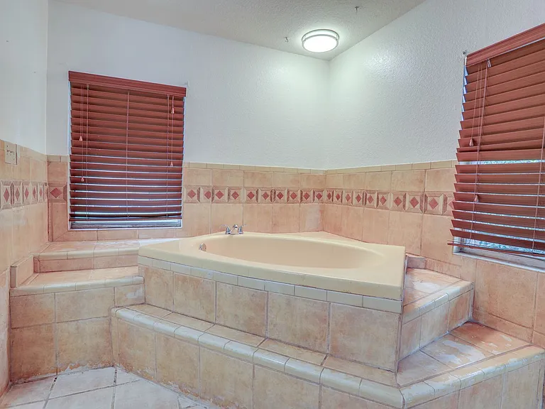 2960 Leslie Dr — Photo 18