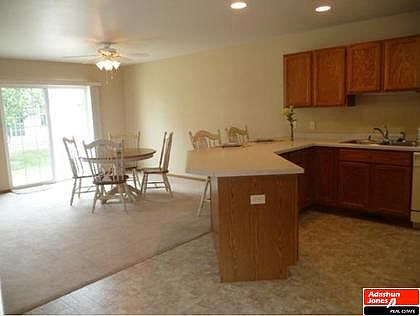 5th image of 160 Southlake Cir