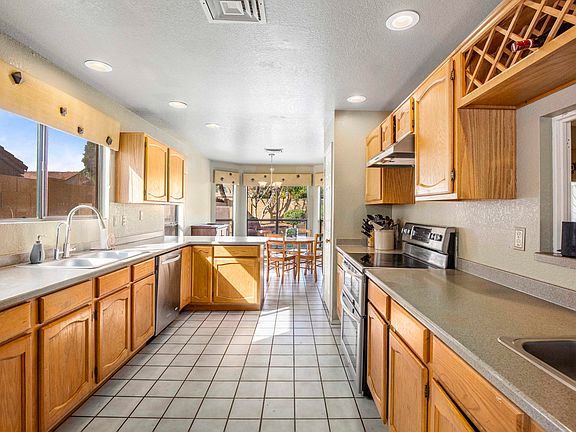 4th image of 3914 E Tanglewood Dr