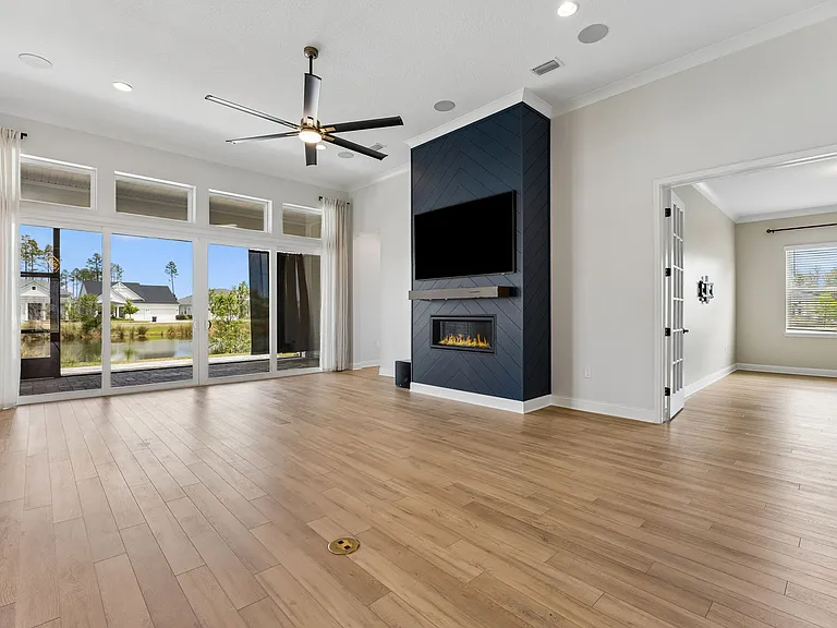 351 Sawgrass Dr — Photo 8