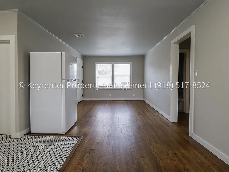 E Independence St Fourplex — Photo 6