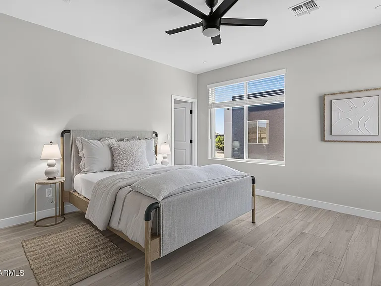 2601 E Clarendon Ave #3 — Photo 22