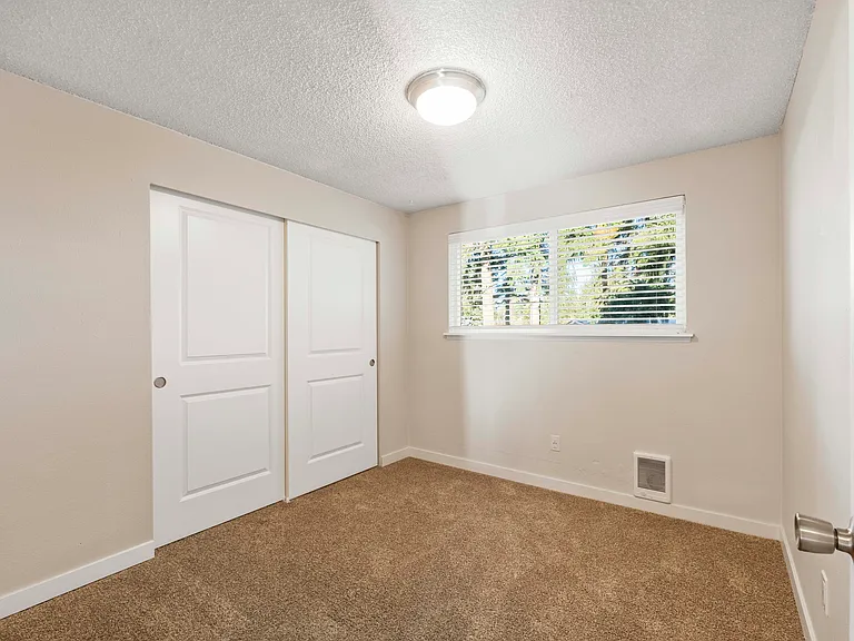 Canyon Ridge Apartments — Photo 9