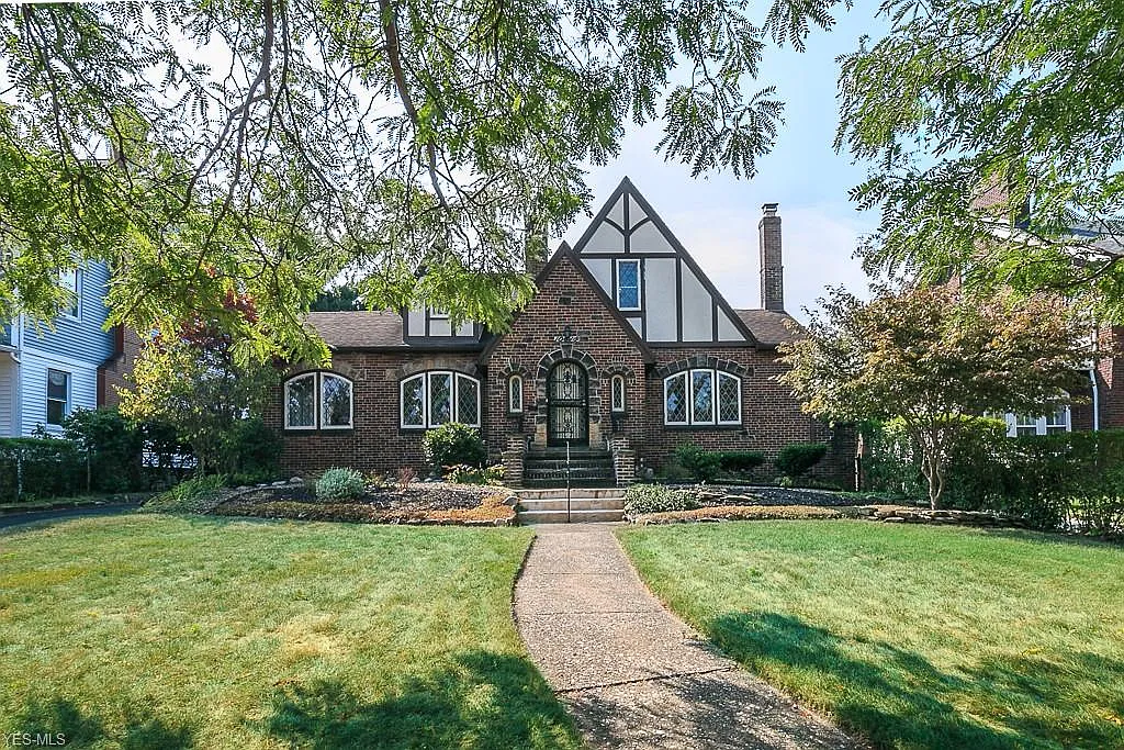 10618 Wade Park Ave photo 1