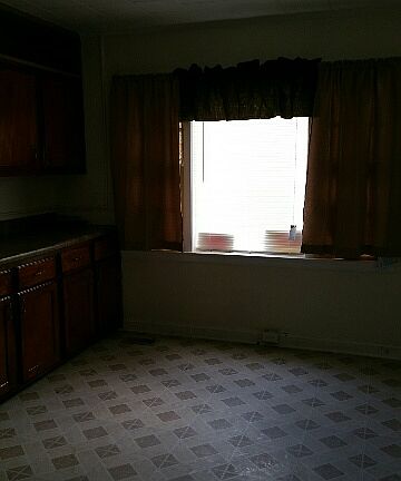 2nd image of 105 Mary St